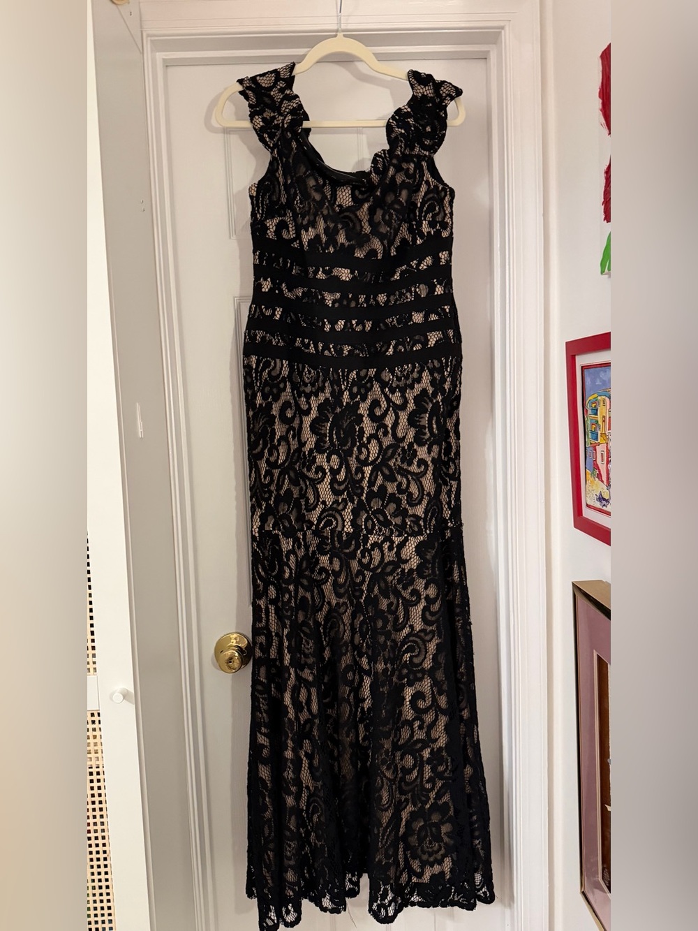 EUC Elegant Black Lace Evening Dress - Black W/Nude lining size 10